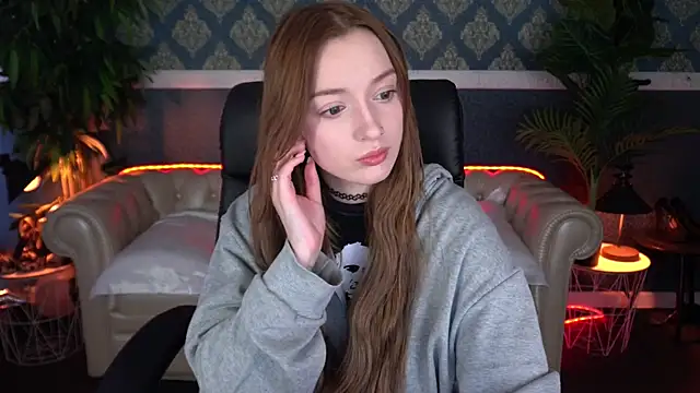 Snapshot of FoxyMayy chatting on April 9, 12:54 pm FoxyMayy online show from April 9, 12:54 pm