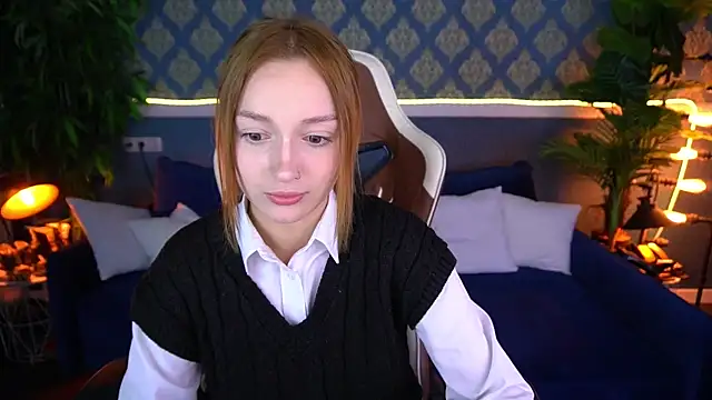 FoxyMayy online show from July 10, 7:05 pm