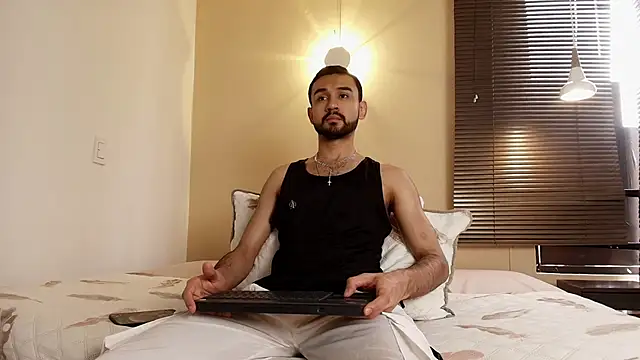 Axel Moon S online show from November 5, 7:14 pm