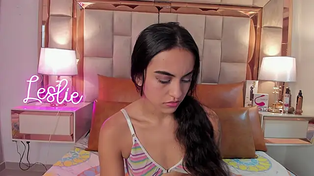 Leslie Bussh  online show from November 14, 8:07 pm