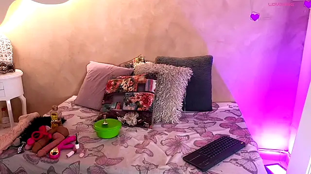 Snapshot of Kloee_12 chatting on October 16, 12:17 pm Kloee 12 online show from October 16, 12:17 pm