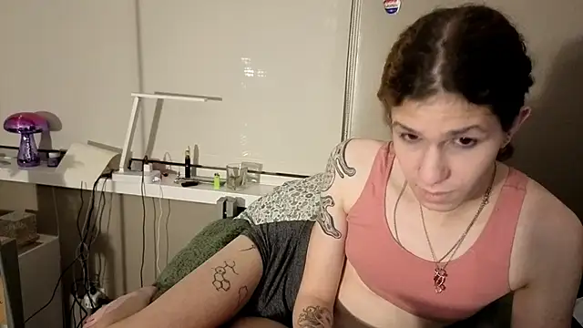 cuddlyavenue online show from November 30, 2:26 am