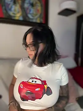 Snapshot of GabyMejiaa chatting on December 3, 1:13 am GabyMejiaa online show from December 3, 1:13 am