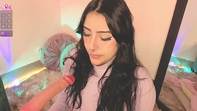 Snapshot of ashlynnlowe_ chatting on November 2, 8:22 pm ashlynnlowe online show from November 2, 8:22 pm