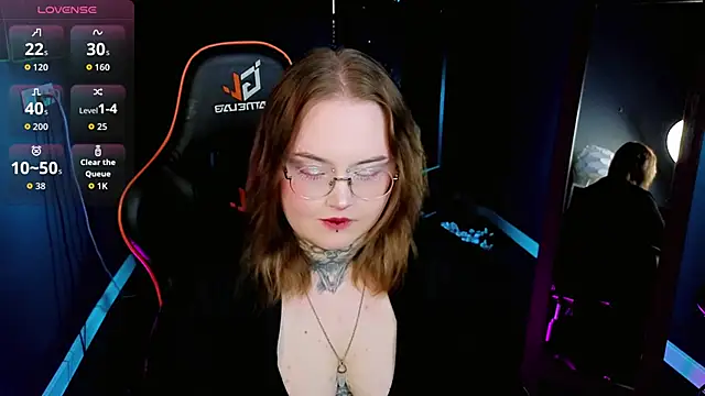 Alice Linger online show from September 14, 3:33 pm