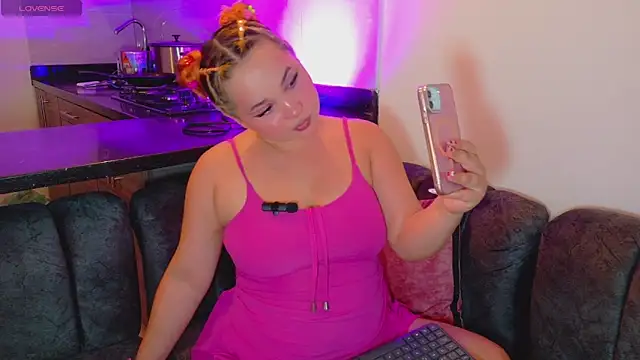 Snapshot of Summer_Squirt chatting on September 13, 11:26 pm Summer Squirt online show from September 13, 11:26 pm
