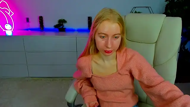 Alina Blonde online show from October 12, 5:39 am