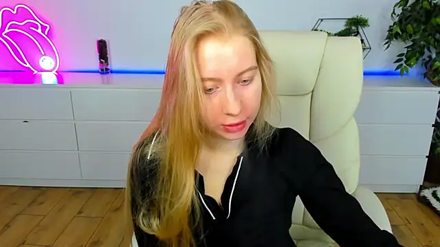 Alina Blonde online show from February 5, 6:40 am