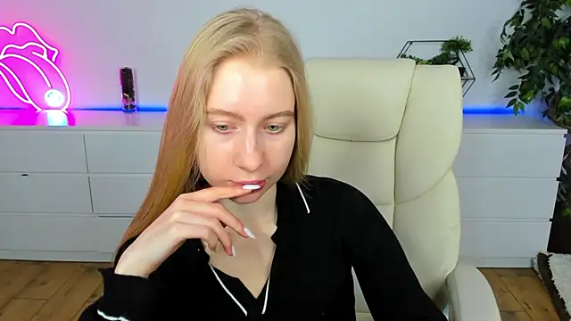 Alina Blonde online show from February 8, 6:39 am