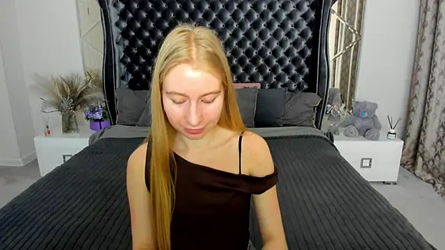 Snapshot of Alina_Blonde chatting on May 28, 11:40 am Alina Blonde online show from May 28, 11:40 am