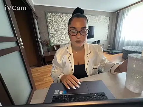Snapshot of Aveliia chatting on July 22, 9:12 am Aveliia online show from July 22, 9:12 am