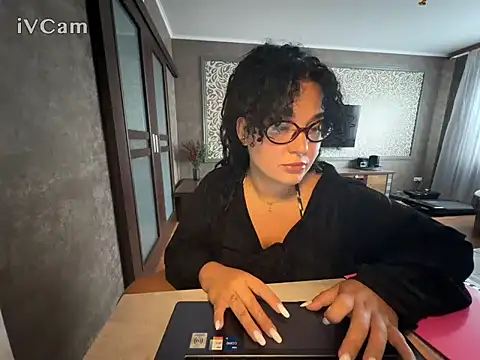 Snapshot of Aveliia chatting on July 27, 8:43 am Aveliia online show from July 27, 8:43 am