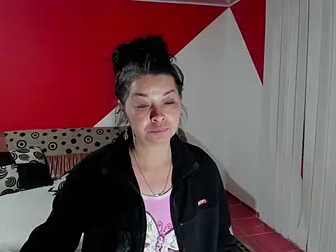 Snapshot of Soffy_Skye chatting on November 14, 4:33 am Soffy Skye online show from November 14, 4:33 am