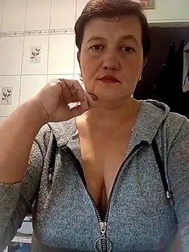 Snapshot of Caramellove8877 chatting on October 31, 5:52 am Caramellove8877 online show from October 31, 5:52 am