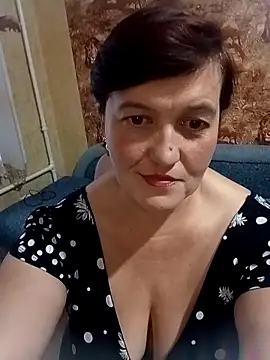 Snapshot of Caramellove8877 chatting on November 4, 6:01 am Caramellove8877 online show from November 4, 6:01 am