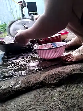 Lauraa-a online show from October 10, 11:15 pm