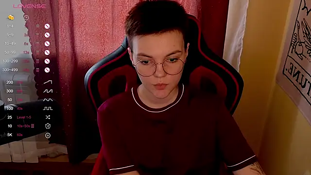 Snapshot of KrisNeal chatting on September 28, 9:25 am KrisNeal online show from September 28, 9:25 am