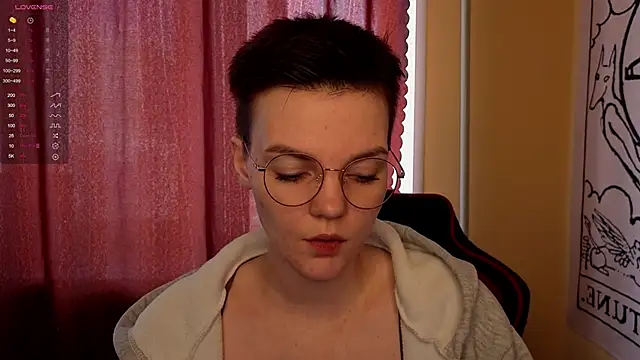 Snapshot of KrisNeal chatting on October 4, 9:40 am KrisNeal online show from October 4, 9:40 am