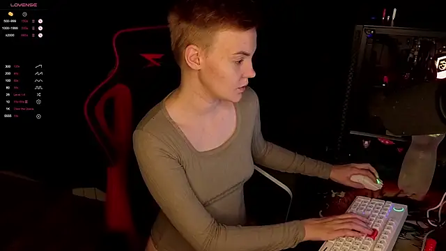 Snapshot of KrisNeal chatting on October 19, 10:05 am KrisNeal online show from October 19, 10:05 am