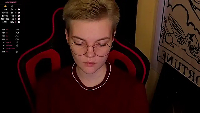 Snapshot of KrisNeal chatting on October 25, 9:17 am KrisNeal online show from October 25, 9:17 am