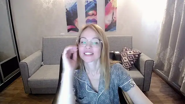 Snapshot of shy_hot_cat chatting on September 22, 10:17 am shy hot cat online show from September 22, 10:17 am