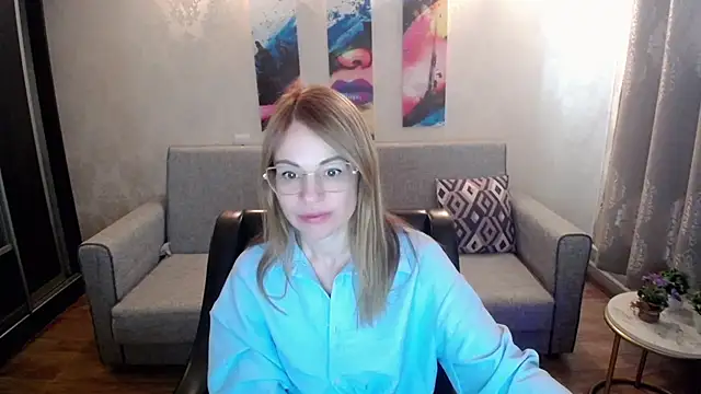 Snapshot of shy_hot_cat chatting on October 3, 8:33 am shy hot cat online show from October 3, 8:33 am