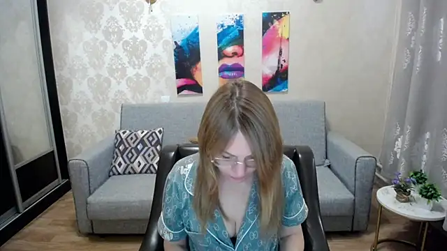 Snapshot of shy_hot_cat chatting on October 17, 6:38 am shy hot cat online show from October 17, 6:38 am