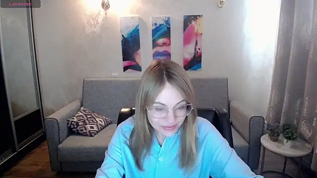 Snapshot of shy_hot_cat chatting on October 20, 6:47 am shy hot cat online show from October 20, 6:47 am