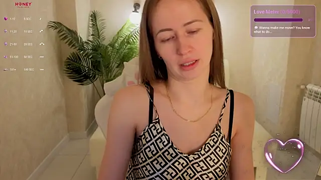 Snapshot of bella_li__ chatting on February 11, 1:21 am bella li online show from February 11, 1:21 am