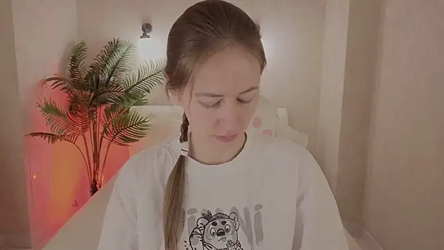 Snapshot of bella_li__ chatting on March 27, 1:33 am bella li online show from March 27, 1:33 am