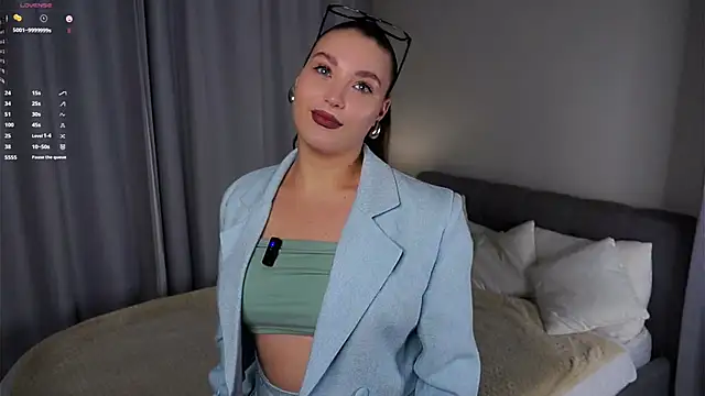 KristynSchwerin online show from September 17, 2:30 pm