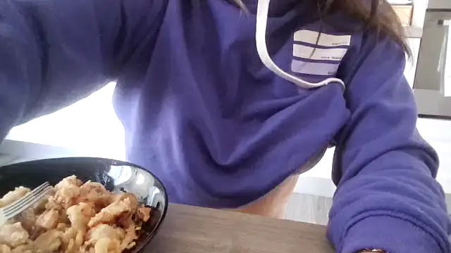 Snapshot of Camaleontica chatting on November 4, 12:48 pm Camaleontica online show from November 4, 12:48 pm