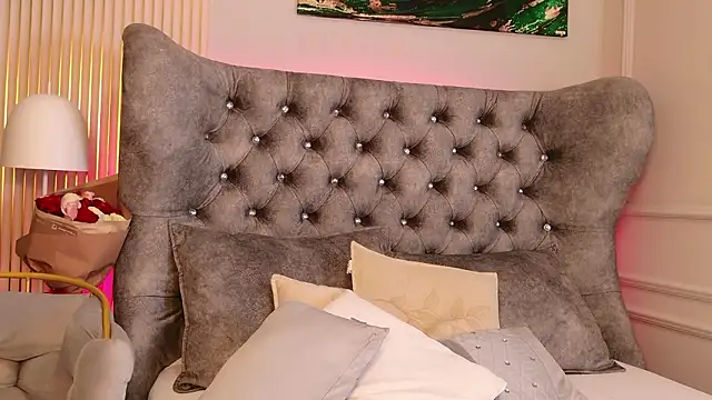 Snapshot of MeganXDesire chatting on February 17, 5:26 am MeganXDesire online show from February 17, 5:26 am