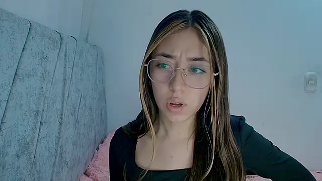 kimmy vegga2 online show from November 3, 4:25 am