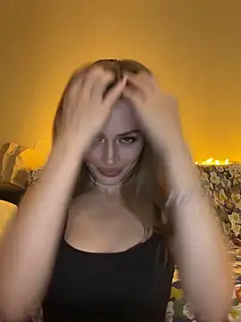 Snapshot of Elizabeth_Tay chatting on October 1, 5:52 pm Elizabeth Tay online show from October 1, 5:52 pm