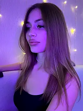 Elizabeth Tay online show from November 7, 4:40 pm