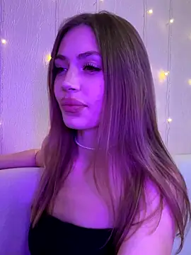 Elizabeth Tay online show from November 27, 4:42 pm