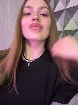 Elizabeth Tay online show from March 29, 5:46 pm