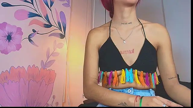 Snapshot of emma_hearths chatting on October 17, 7:16 pm emma hearths online show from October 17, 7:16 pm