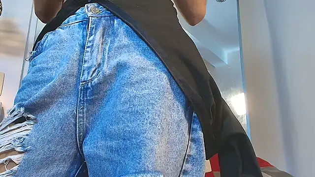 Snapshot of emma_hearths chatting on October 31, 4:08 pm emma hearths online show from October 31, 4:08 pm