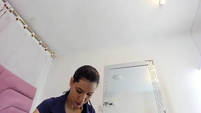 Snapshot of miajhonsonx chatting on April 19, 2:16 pm miajhonsonx online show from April 19, 2:16 pm