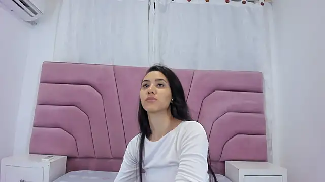Snapshot of miajhonsonx chatting on April 22, 1:34 pm miajhonsonx online show from April 22, 1:34 pm