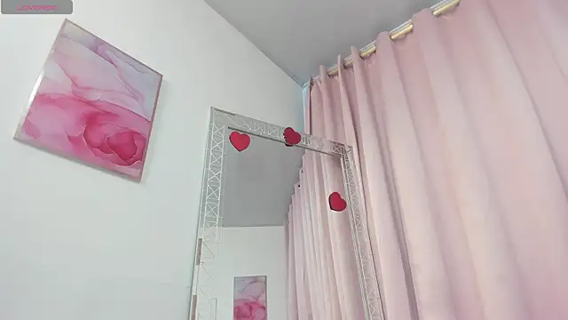 Snapshot of miajhonsonx chatting on June 9, 2:06 pm miajhonsonx online show from June 9, 2:06 pm