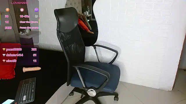 daphne walton online show from November 28, 11:07 pm