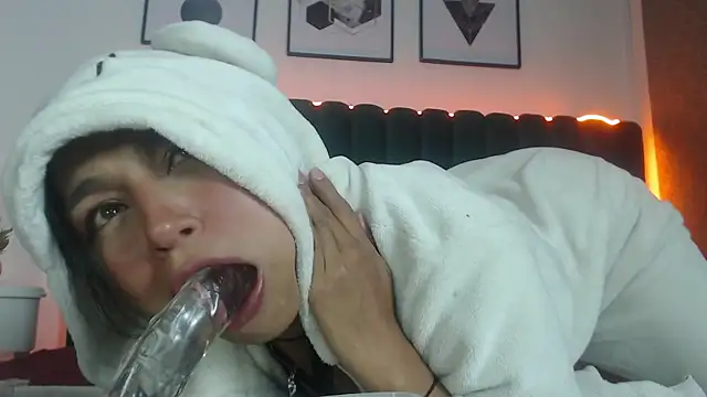 Keila Fg online show from November 12, 8:19 pm