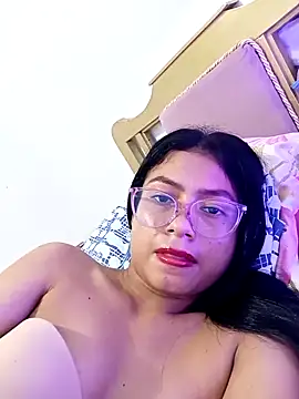 Lil zoe1 online show from September 18, 9:50 pm