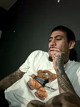 Snapshot of busnfatnutsLildee chatting on November 3, 9:21 am busnfatnutsLildee online show from November 3, 9:21 am