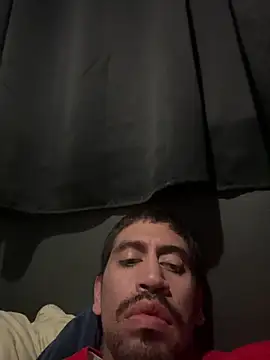 Snapshot of busnfatnutsLildee chatting on November 15, 7:27 am busnfatnutsLildee online show from November 15, 7:27 am