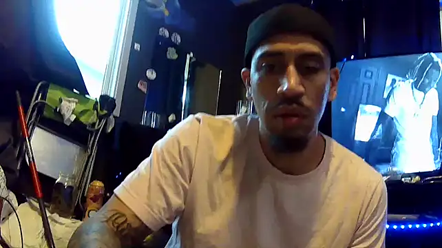 Snapshot of busnfatnutsLildee chatting on November 22, 12:31 am busnfatnutsLildee online show from November 22, 12:31 am