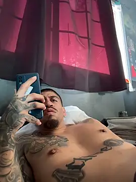 Snapshot of busnfatnutsLildee chatting on November 25, 5:13 pm busnfatnutsLildee online show from November 25, 5:13 pm